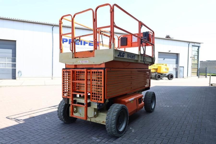 JLG M4069 Hybrid, 14.2m Working Height, 360kg Capacity 2013 JLG - M4069 - 90074 M4069 Hybrid, 14.2m Working Height, 360kg ...
