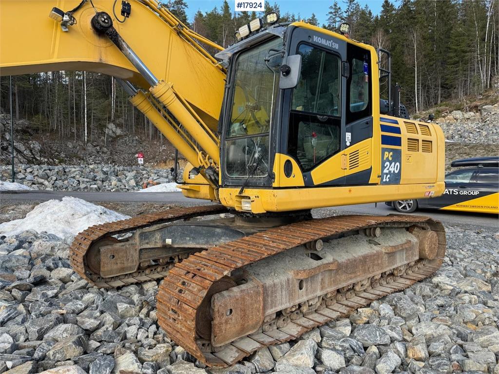 Komatsu PC240LC-10 crawler excavator w/ sanding bucket and 2014 17924 PC240LC-10 crawler excavator w/ sanding bucket and 2...