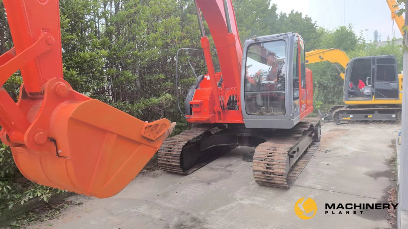 Hitachi ZX225US Crawler Excavator Original For Sale ZX225US 2019 1 Crawler Excavators image 3