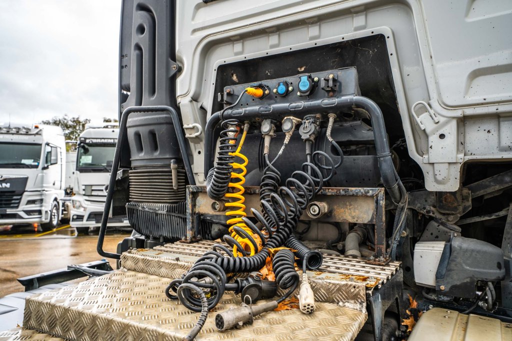 MAN TGS 18.480 BLS - 4X4 (Cardan) 2015 E64172 TGS 18.480 BLS - 4X4 (Cardan) 2015 1 image 8