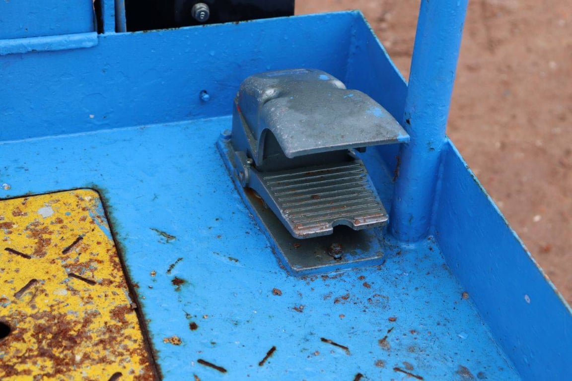 Mast lift Aichi RM04B Electric 5.8m 2005 2005 RM04B 2005 1 image 11