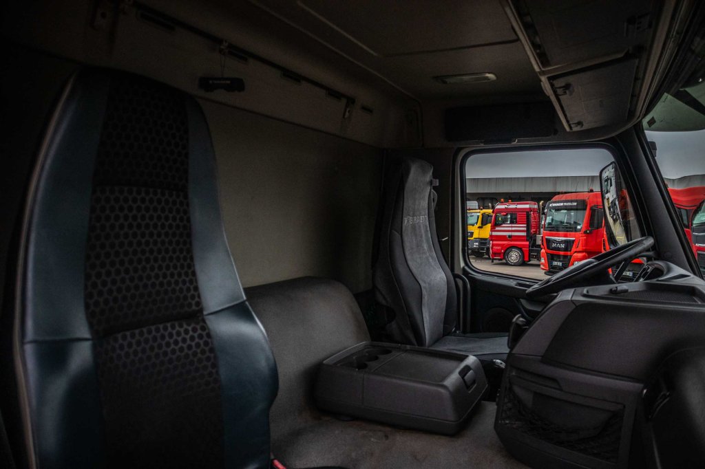 VOLVO FM 330+10 pneus/tires-intarder 2010 E63037 FM 330+10 pneus/tires-intarder 2010 1 image 11