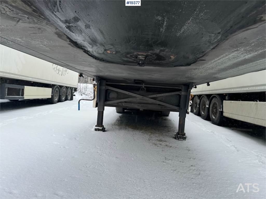 Schmitz Cargobull closed semi trailer w/ refrigerator/freezer unit 2016 19377 Schmitz Cargobull closed semi trailer w/ ref...