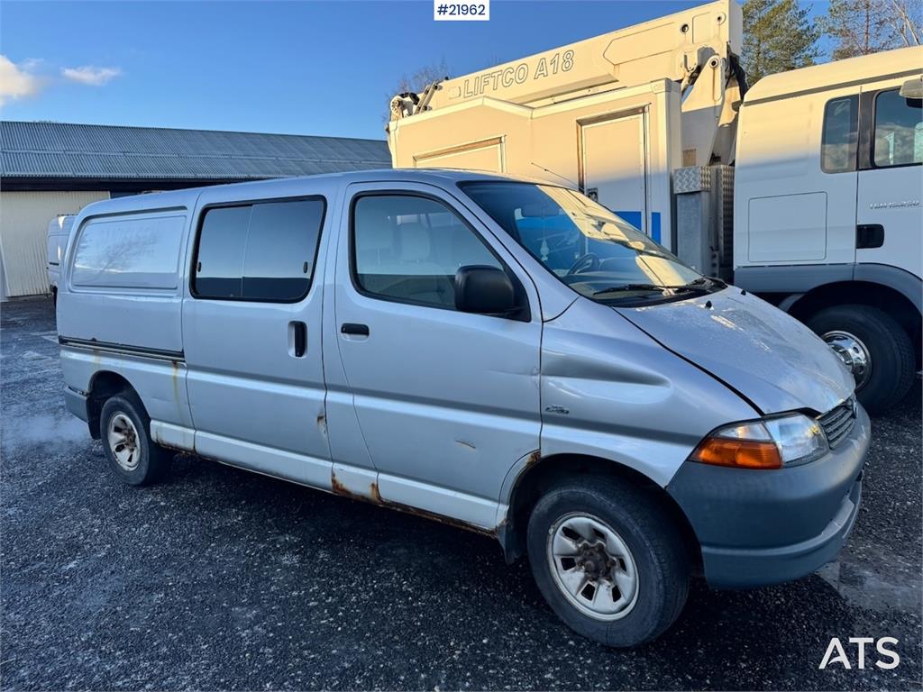 Toyota Hiace 4WD. Lots of rust. 6 seats! 2003 21962 Hiace 4WD. Lots of rust. 6 seats! 2003 1 Closed vans image 7