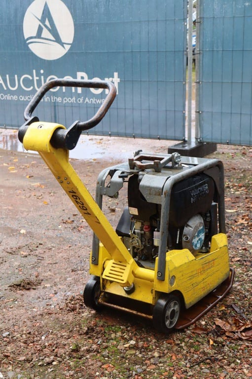 Vibrating plate Wacker Neuson DPU3050 Diesel 4.2kW 2016 2016 Neuson DPU3050 2016 1 image 5