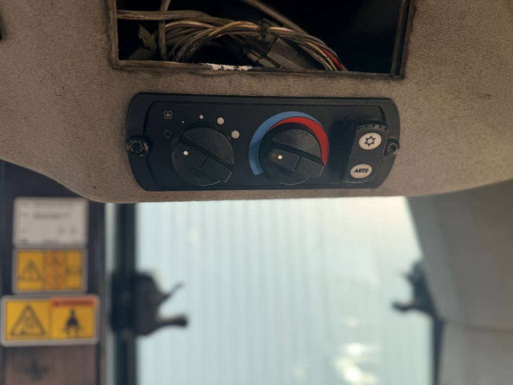 CAT 963D 2007 211152 963D 2007 1 image 12