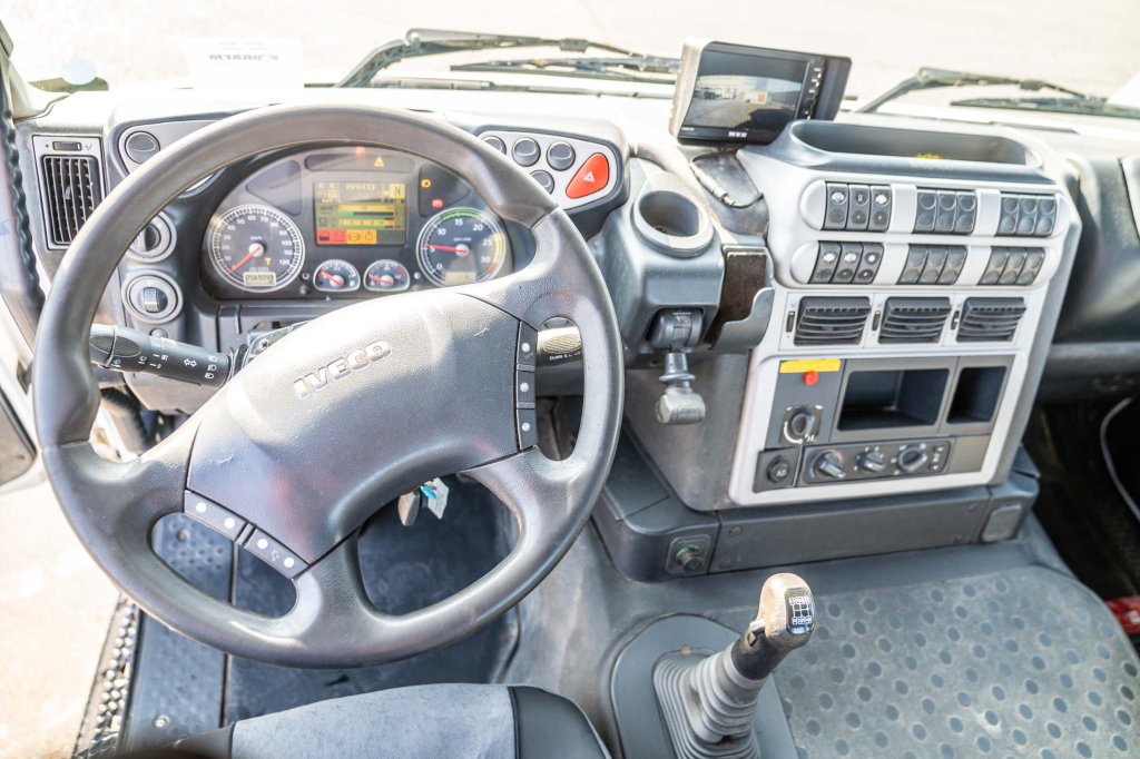 IVECO STRALIS 310- E5 + HMF 1110 K2 2008 E63083 STRALIS 310- E5 + HMF 1110 K2 2008 1 image 10