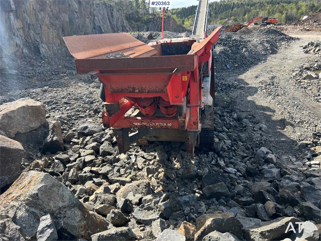 Sandvik UJ440i crusher w/ side conveyor and magnet 2016 20363 UJ440i crusher w/ side conveyor and magnet 2016 1 image 13