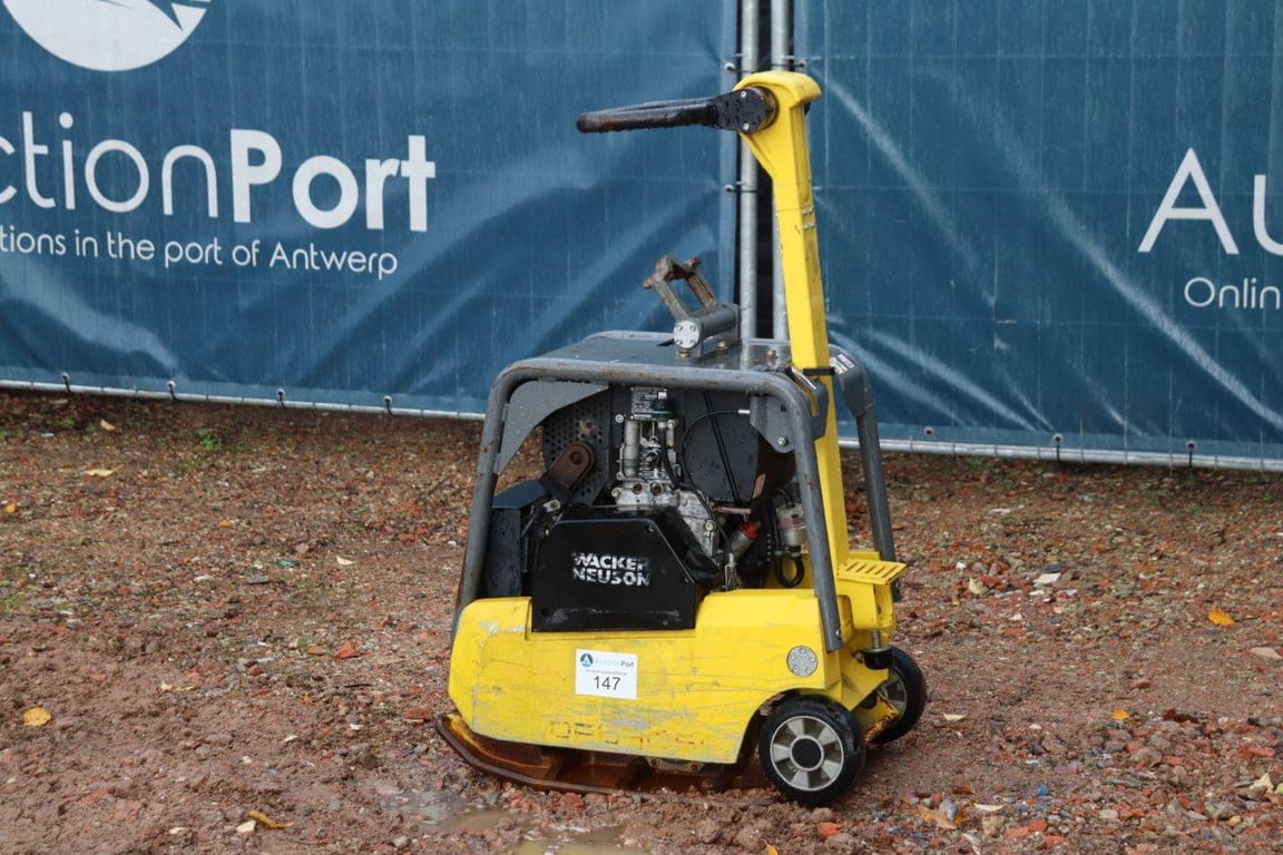 Vibrating plate Wacker Neuson DPU3050 Diesel 4.2kW 2016 2016 Neuson DPU3050 2016 1 image 2