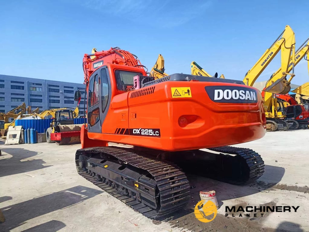 DOOSAN DX225LC Used Crawler Excavator Hot Sale DX225LC 2018 1 Crawler Excavators image 3