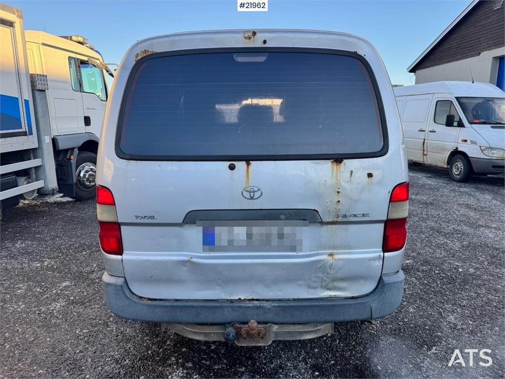 Toyota Hiace 4WD. Lots of rust. 6 seats! 2003 21962 Hiace 4WD. Lots of rust. 6 seats! 2003 1 Closed vans image 4