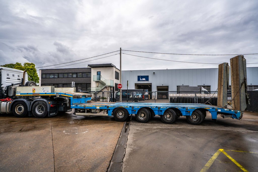 MAX TRAILER MAX TRAILER 110-F-S44+3XSTEERING/DIR. 2016 E64671 Max Trailer MAX TRAILER 110-F-S44+3XSTEERING/DIR. 2016 1 ima...