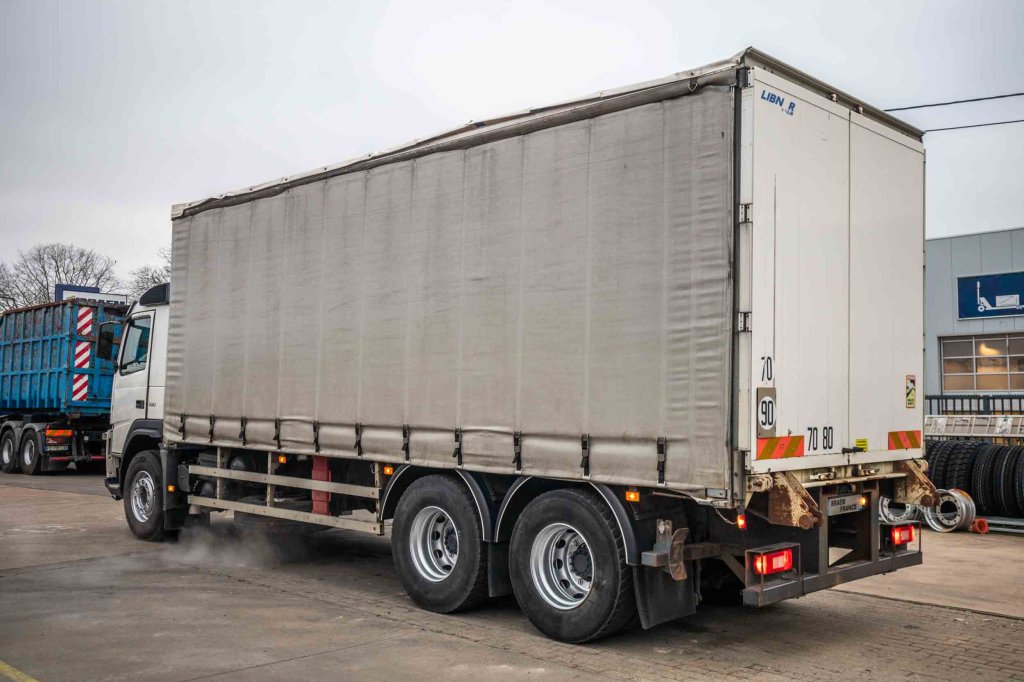 VOLVO FM 330+10 pneus/tires-intarder 2010 E63037 FM 330+10 pneus/tires-intarder 2010 1 image 4