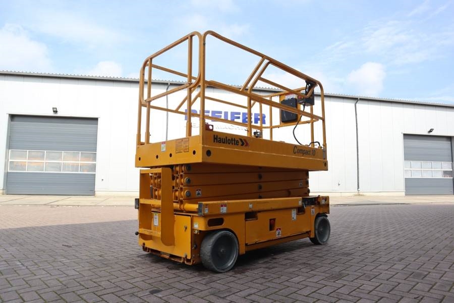 Haulotte Compact 10 Electric, 10m Working Height, 450kg Cap 2011 HAULOTTE - Compact 10 - 61668 Compact 10 Electric, 10m Wo...
