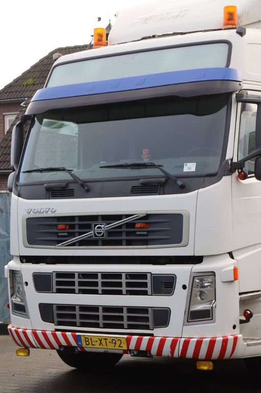 Chassis Cabin Volvo FM9 4X2T FAL6.7 RAD-A4 Diesel 2002 2002 FM9 4X2T FAL6.7 RAD-A4 2002 1 image 9