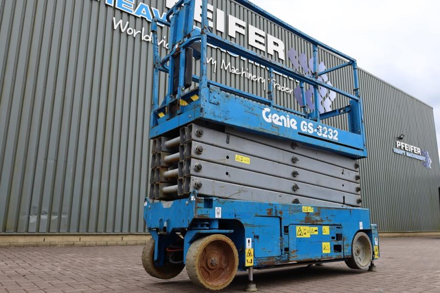 Genie GS3232 Hydraulic Outriggers, Electric, 11.75m Work 2013 GENIE - GS3232 - 90044 GS3232 Hydraulic Outriggers, Electric...