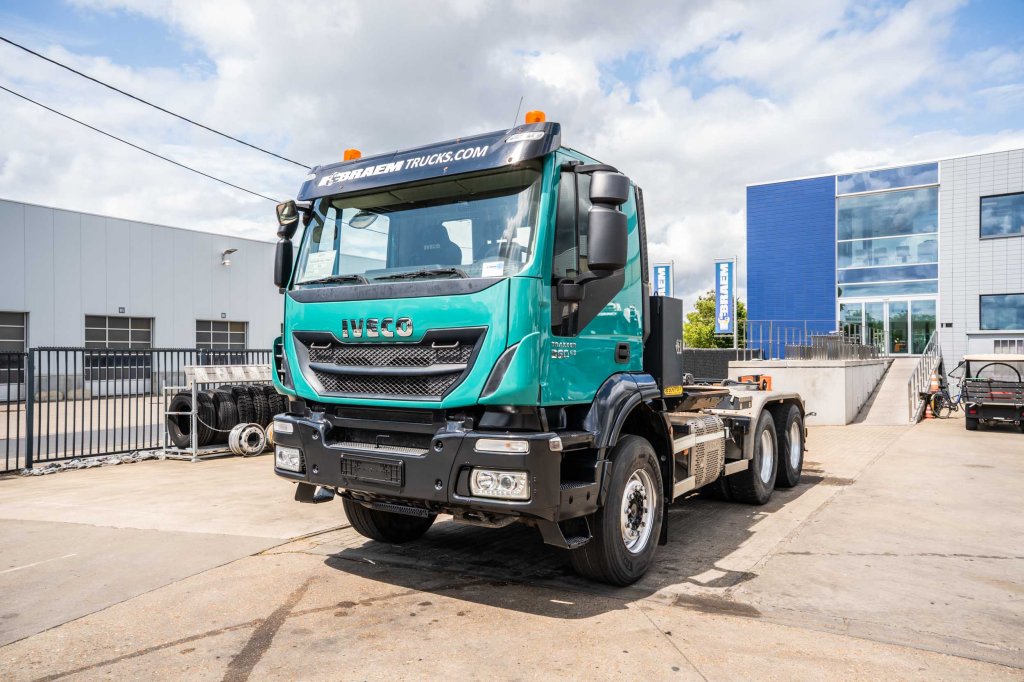 IVECO TRAKKER 360-6x4-PALFINGER 2015 E63948 TRAKKER 360-6x4-PALFINGER 2015 1 image 11