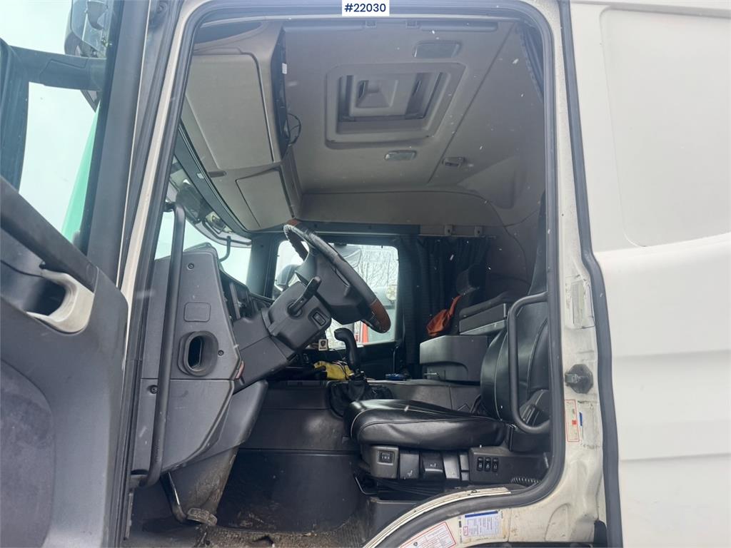 Scania P310 4x2 box truck with full side opening 2005 22030 P310 4x2 box truck with full side opening 2005 1 image 27
