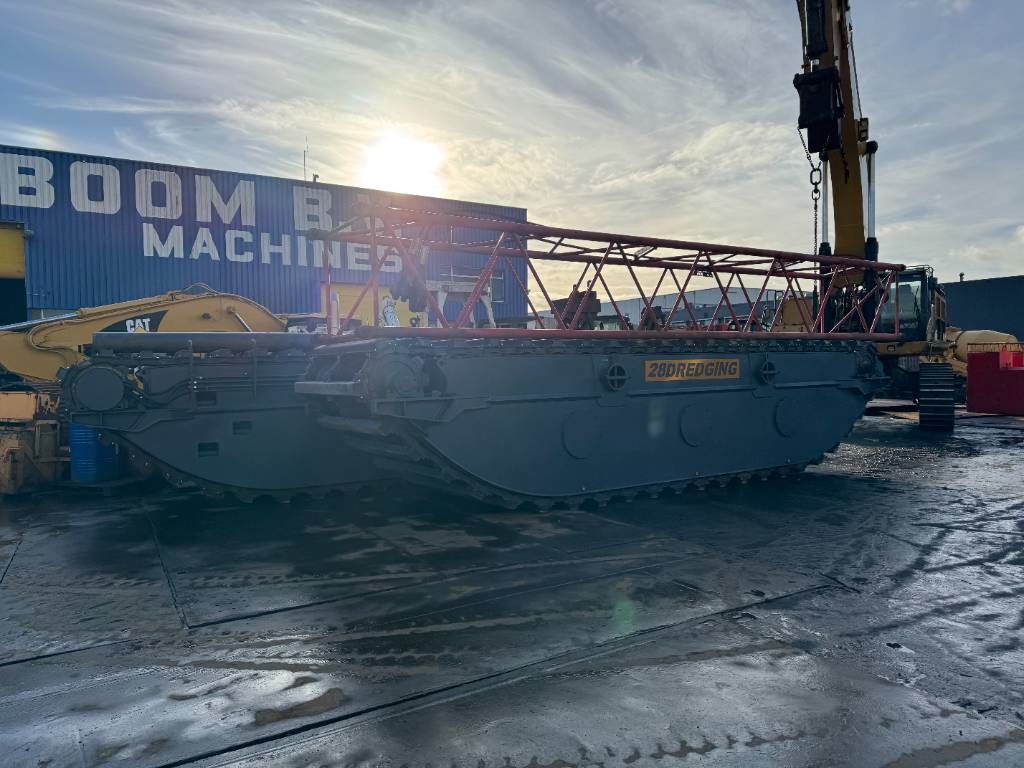 CAT swamp buggy amphibious undercarriage (unused) 2025 5213 swamp buggy amphibious undercarriage (unused) 2025 1 Crawler E...