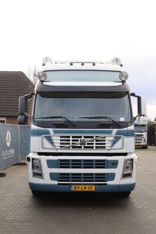 Chassis Cabin Volvo FM 390 Diesel 2008 2008 FM 390 2008 1 image 7