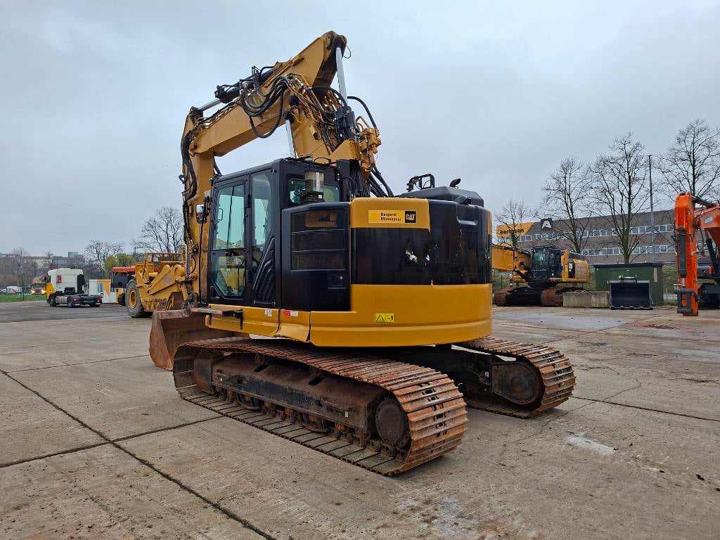 CAT 325FL CR (With Trimble 3D GPS) 2016 ATR-2173 325FL CR (With Trimble 3D GPS) 2016 1 Crawler Excavators image 6