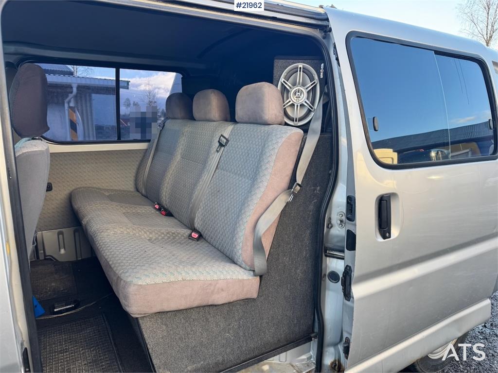 Toyota Hiace 4WD. Lots of rust. 6 seats! 2003 21962 Hiace 4WD. Lots of rust. 6 seats! 2003 1 Closed vans image 14