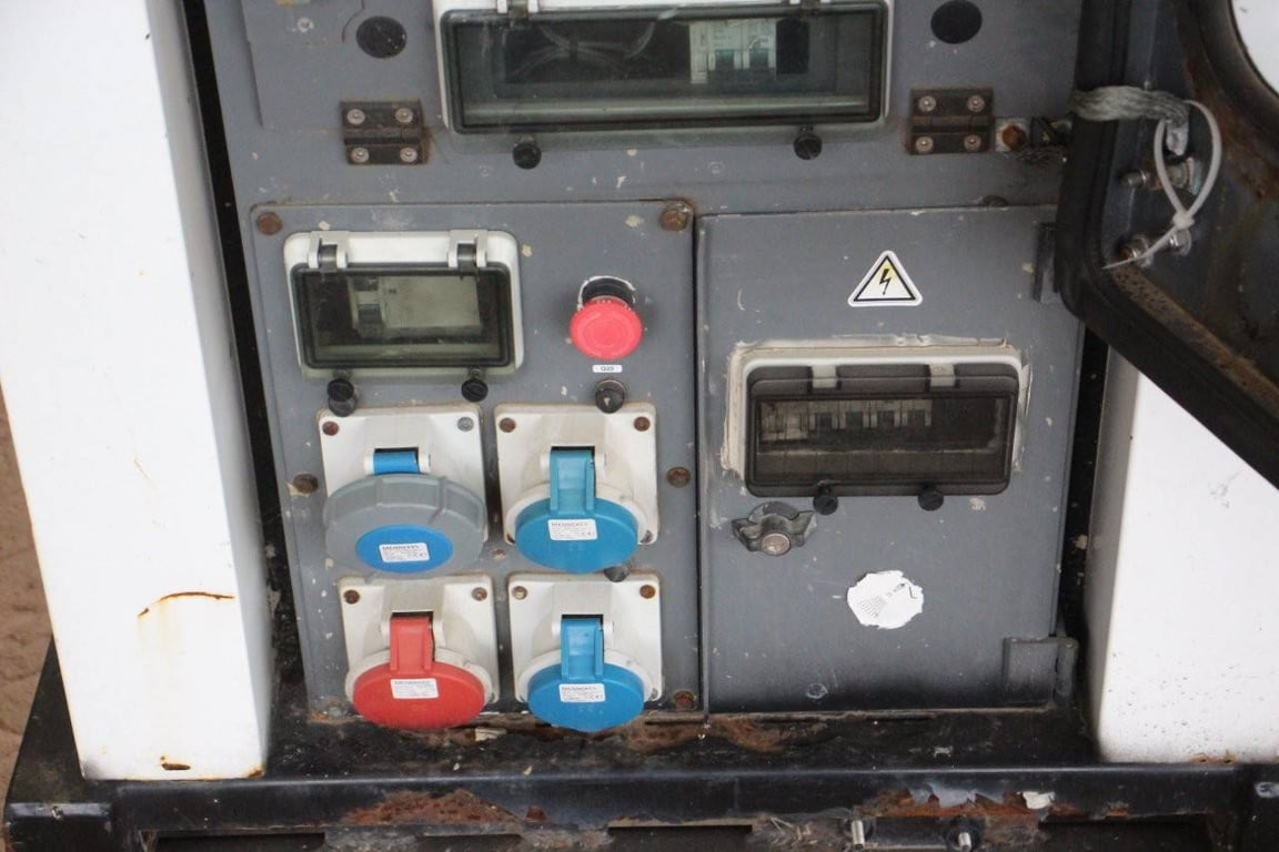 Generator SDMO R22C3 Diesel 2011 2011 SDMO R22C3 2011 1 Generators image 9
