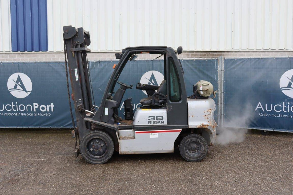 Forklift Nissan 30 LPG 2850kg 30 1 Forklift image 2