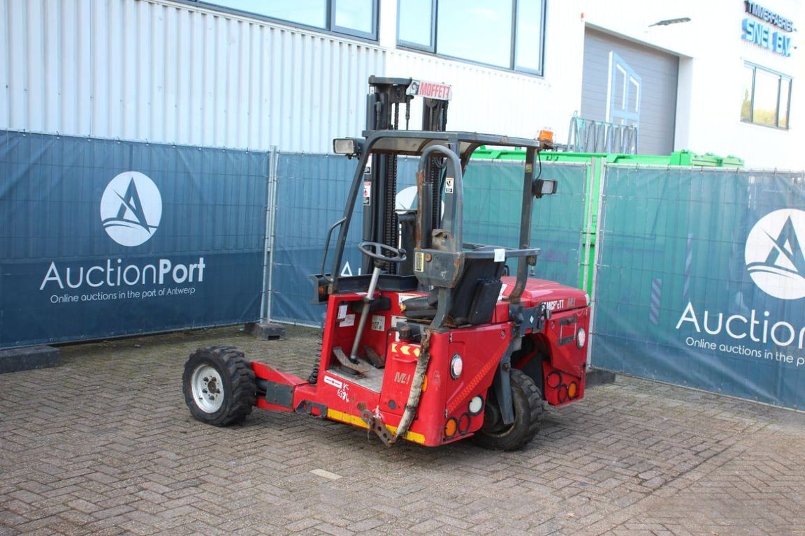 Moffett M4 20.4 Diesel 2000kg Truck-Mounted Forklift 2011 2011 M4 20.4 2011 1 image 3