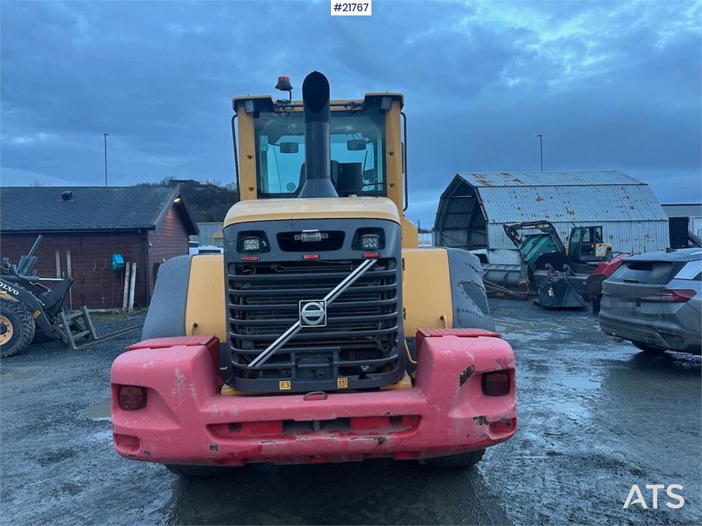 Volvo L90F wheel loader w/ Volvo gravel bucket. WATCH VI 2011 21767 L90F wheel loader w/ Volvo gravel bucket. WATCH VI 201...
