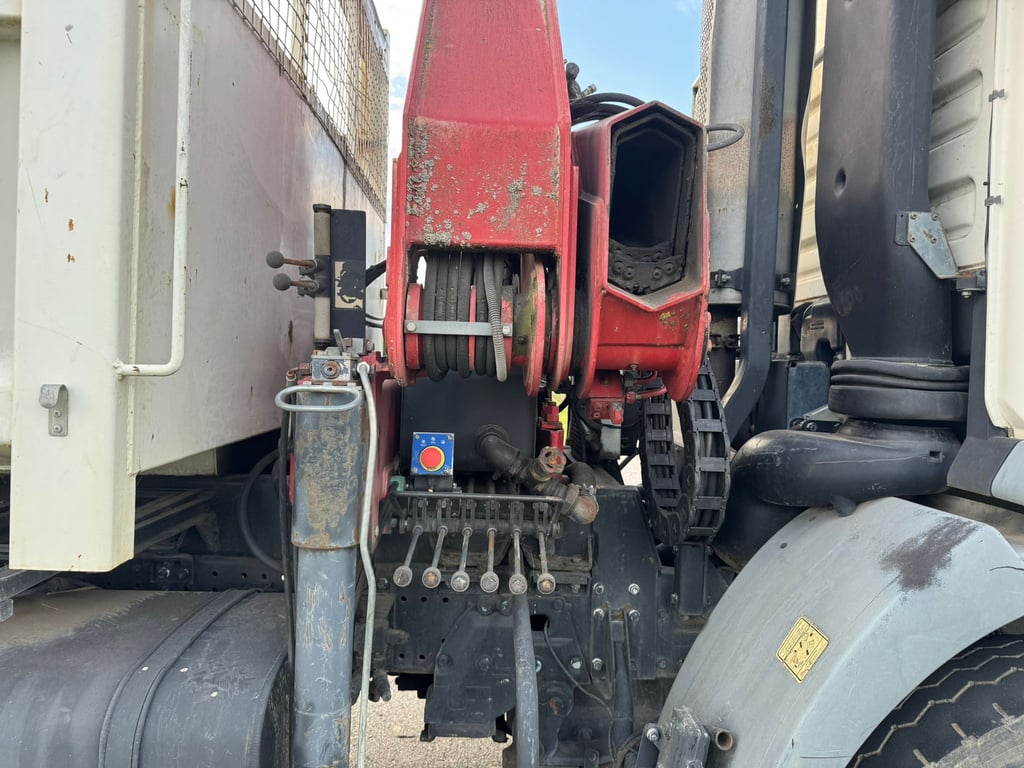 MAN 19.310 4x2 Kipper with HMF 1463K2 Crane 2001 00033534 19.310 4x2 Kipper with HMF 1463K2 Crane 2001 1 Crane trucks imag...
