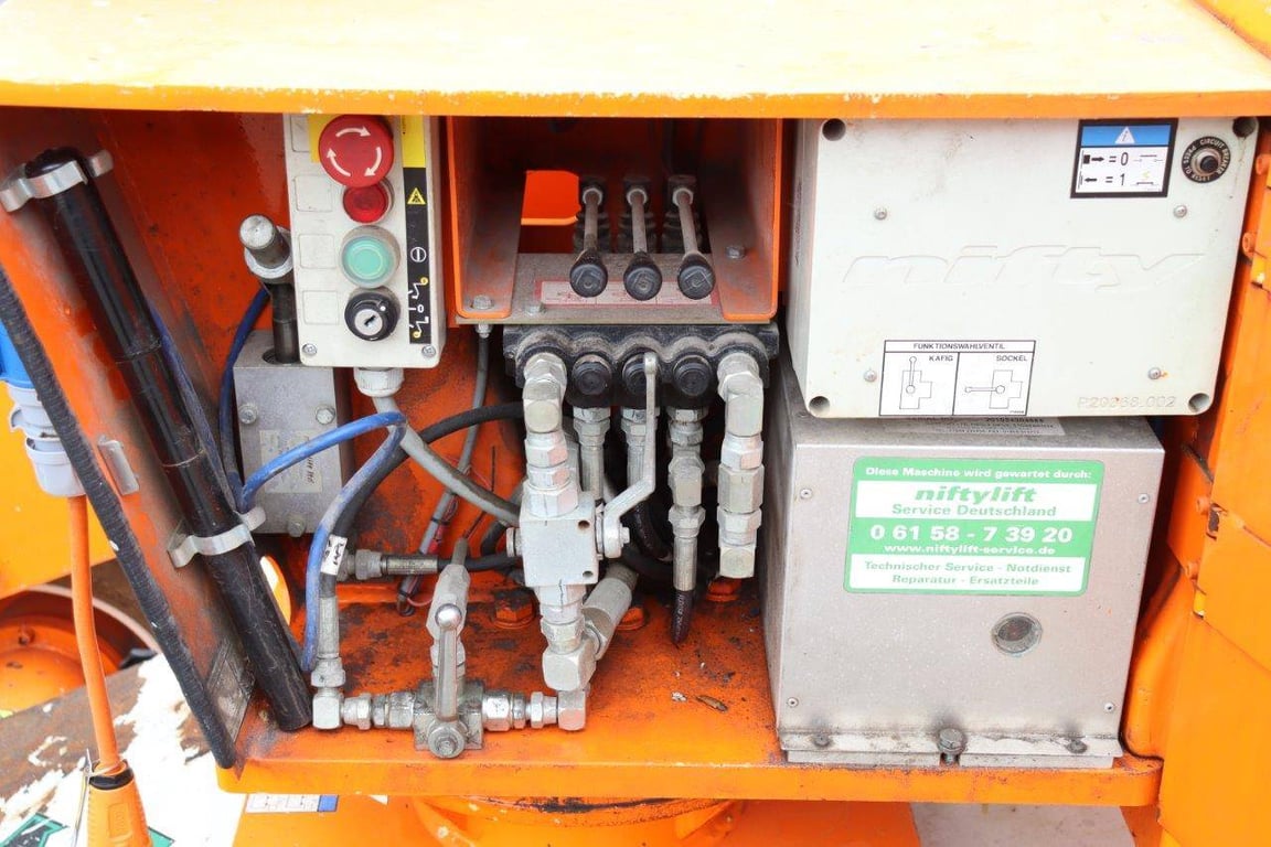 Nifty HR12 NE Electric 12.2m Articulated Boom Lift 2009 2009 Nifty HR12 NE 2009 1 image 15