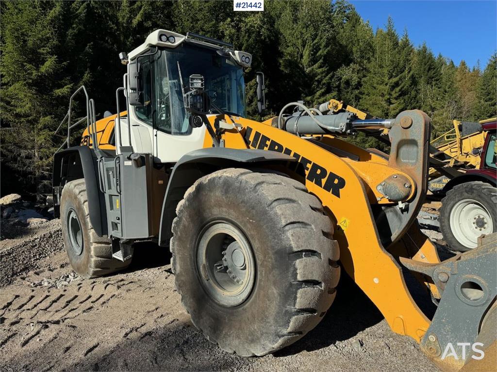 Liebherr L580 Wheel Loader w/ Bucket 2021 21442 L580 Wheel Loader w/ Bucket 2021 1 Wheel Loaders image 2