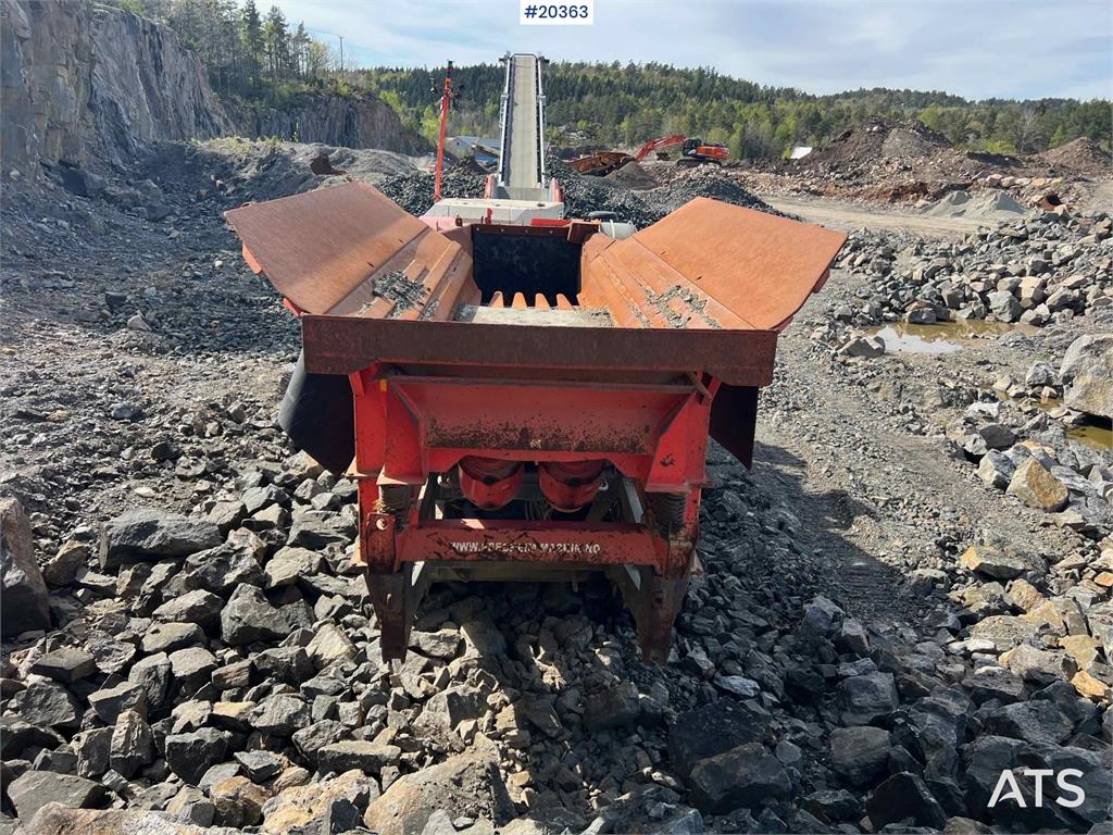 Sandvik UJ440i crusher w/ side conveyor and magnet 2016 20363 UJ440i crusher w/ side conveyor and magnet 2016 1 image 15