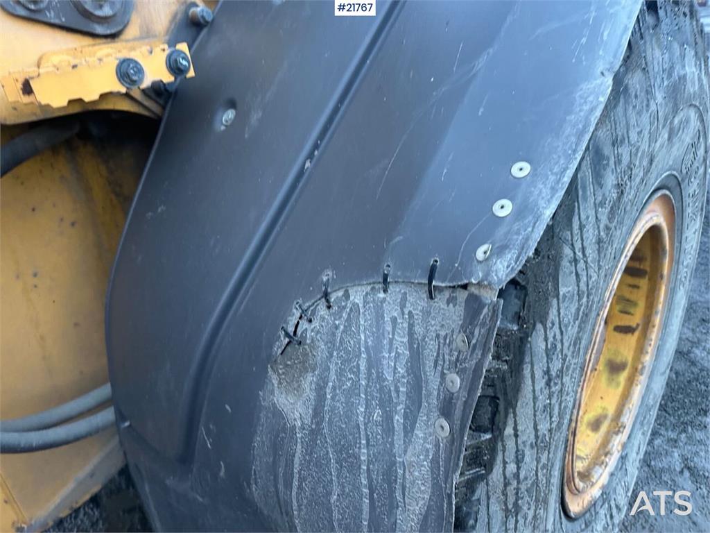 Volvo L90F wheel loader w/ Volvo gravel bucket. WATCH VI 2011 21767 L90F wheel loader w/ Volvo gravel bucket. WATCH VI 201...