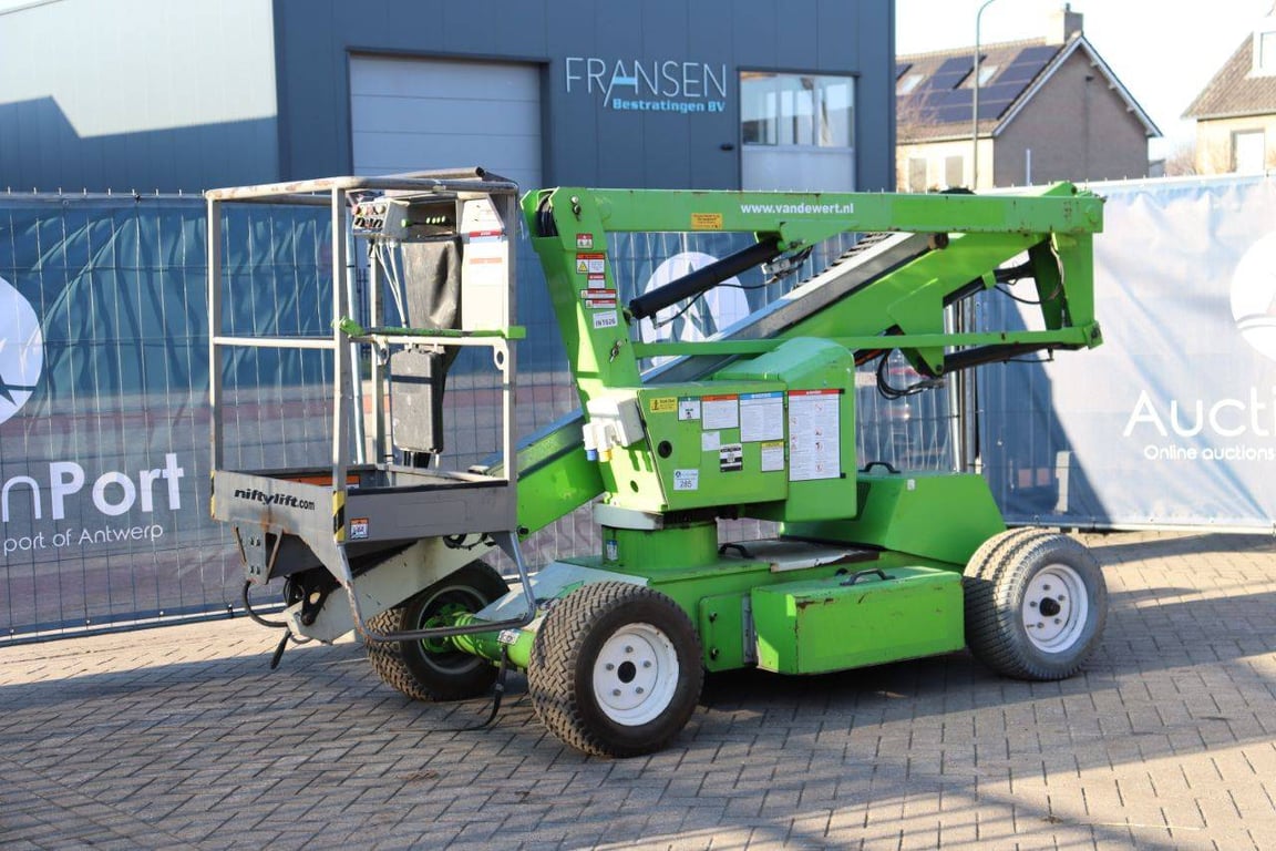 Niftylift HR12NDE Electric + Diesel Articulated Boom Lift 2015 2015 Niftylift HR12NDE 2015 1 image 10
