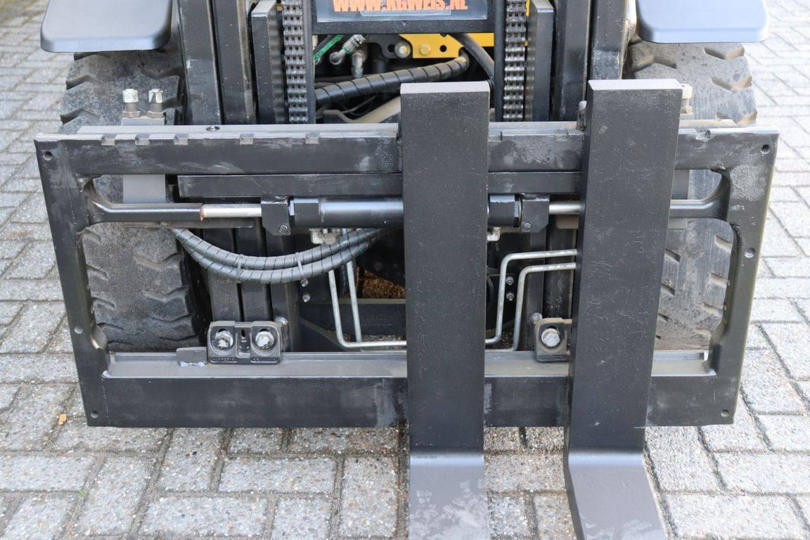 Forklift Yale GLP30VX LPG 2510kg 4.91m 2013 2013 GLP30VX 2013 1 Forklift image 11