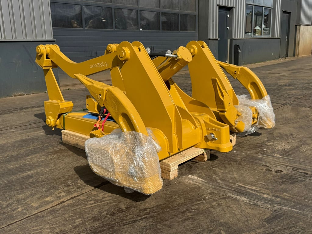 Caterpillar D6 New Gen Ripper with 1 Cylinder 2025 00033472 D6 New Gen Ripper with 1 Cylinder 2025 0 image 2