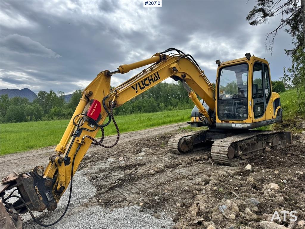Yuchai YC85-8 Crawler excavator w/ Bucket. 3200 hours. 2008 20710 Yuchaï YC85-8 Crawler excavator w/ Bucket. 3200 hours. 2...