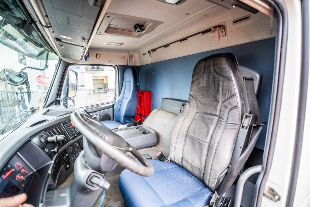 VOLVO FM 500 -6x2+ALU 19.000L+5COMP. 2009 E65216 FM 500 -6x2+ALU 19.000L+5COMP. 2009 1 image 9