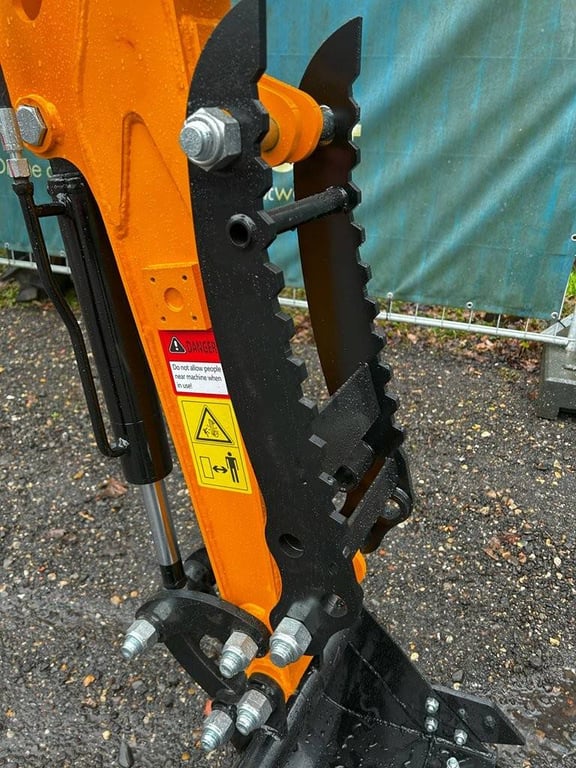 Mini excavator Beartrac HT10 Diesel 9.5 hp 2024 New with thumb 2024 Beartrac HT10 2024 0 image 9