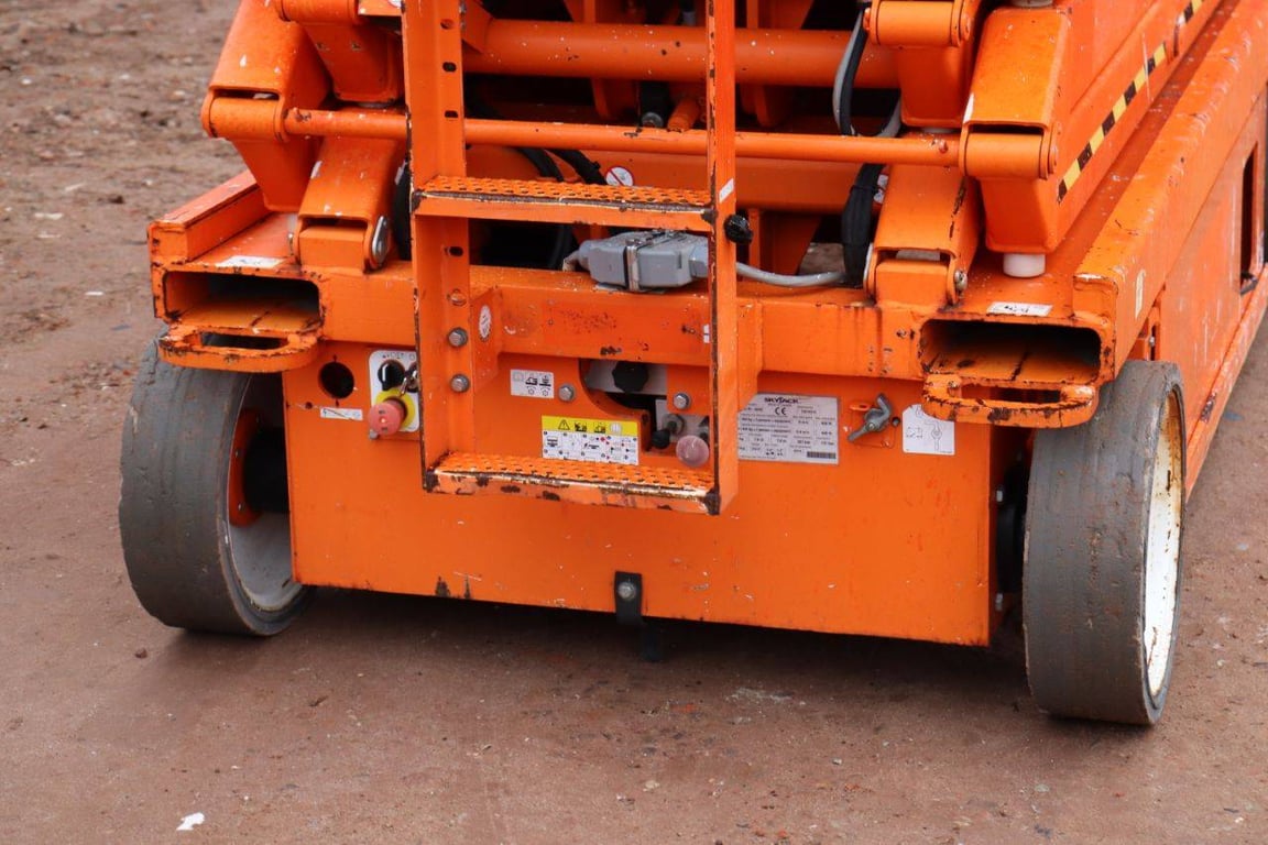 Scissor Lift Skyjack SJ4626 Electric 9.9m 2014 2014 SJ 4626 2014 1 Scissor Lifts image 12