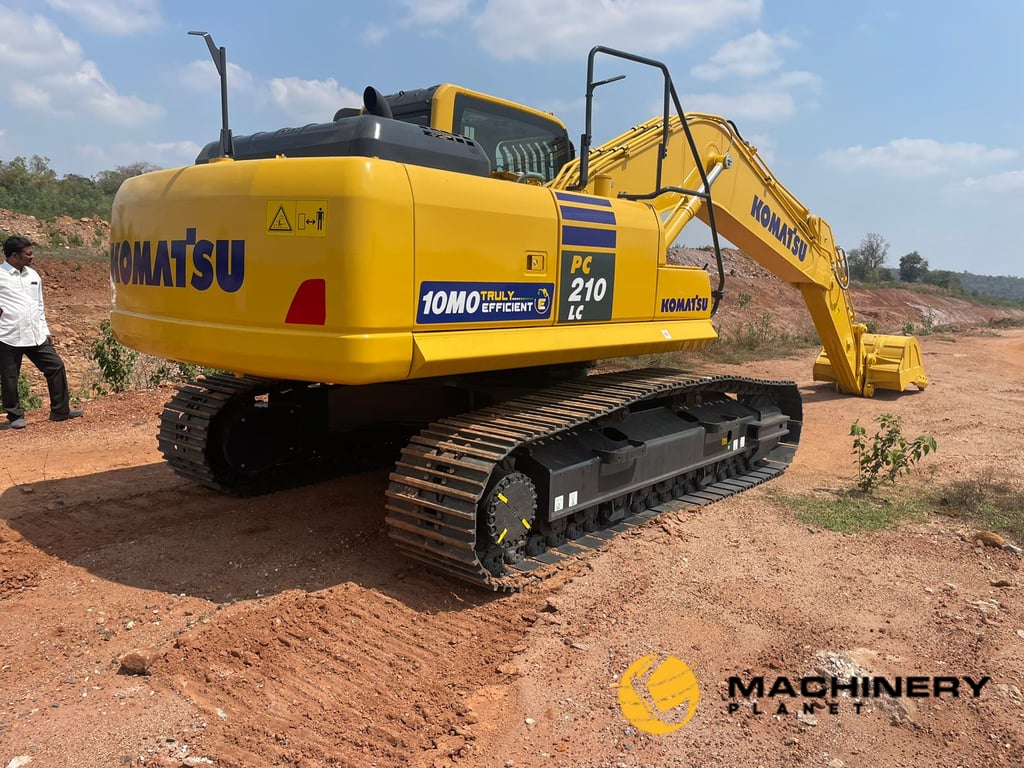 Komatsu PC 210 PC210 2024 2 Crawler Excavators image 6