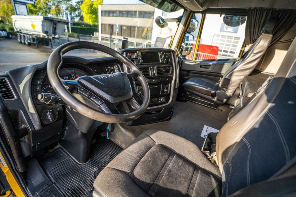 IVECO 570 X-WAY + INTARDER+HYDR. 2019 E64672 570 X-WAY + INTARDER+HYDR. 2019 1 image 14