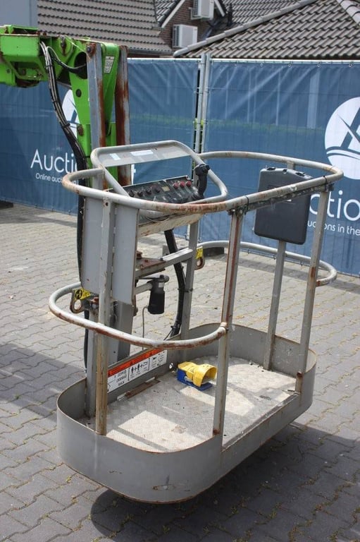 Niftylift HR15NDE Electric + Diesel Articulated Boom Lift 1999 1999 Niftylift HR15NDE 1999 1 image 11