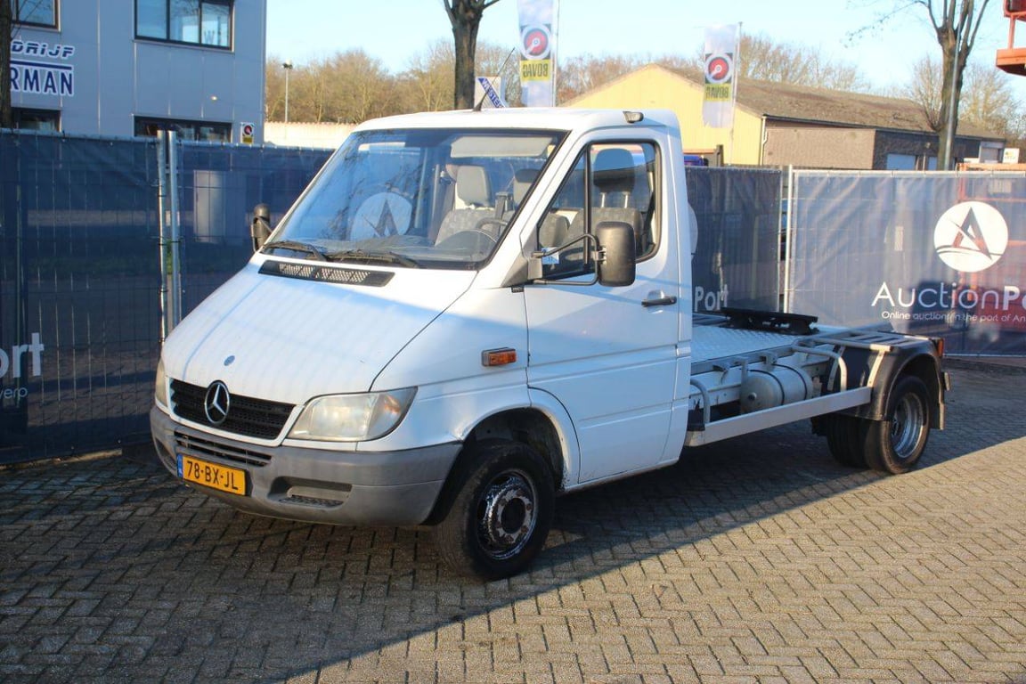 Mercedes-Benz 904.6 Diesel 129 hp 2006 semi-trailer tractor 2006 904.6 2006 1 image 8