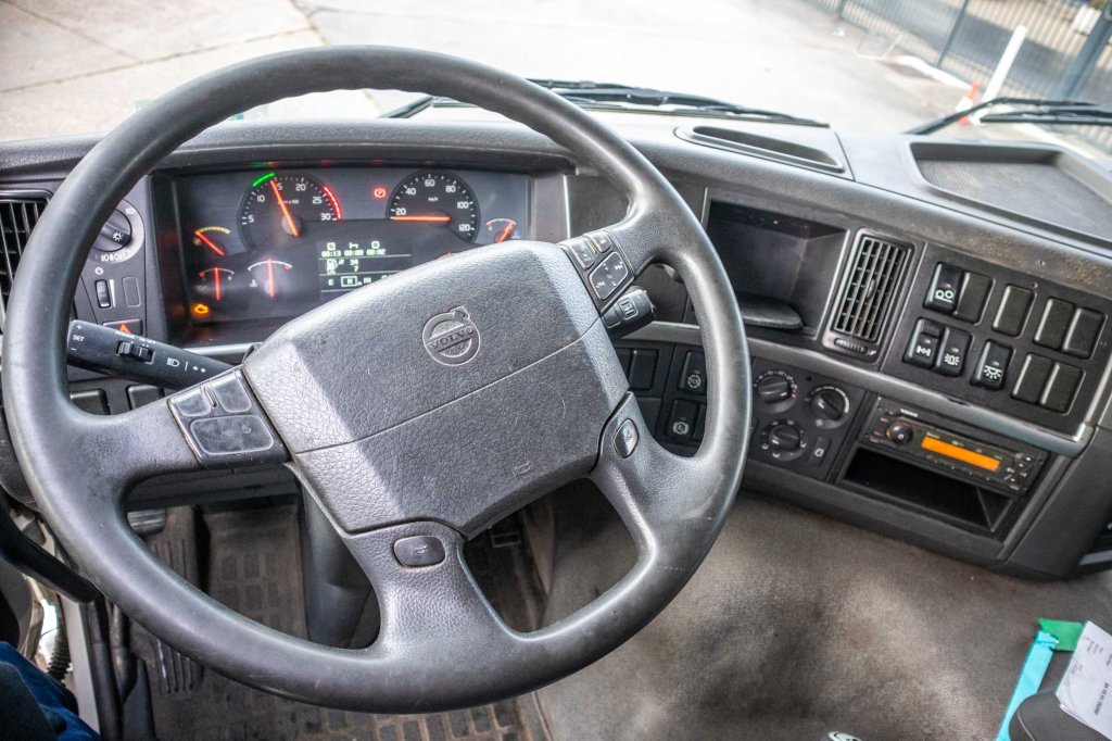 VOLVO FM 330-6x2-E5+10 pneus/tires+intarder 2010 E62660 FM 330-6x2-E5+10 pneus/tires+intarder 2010 1 image 10