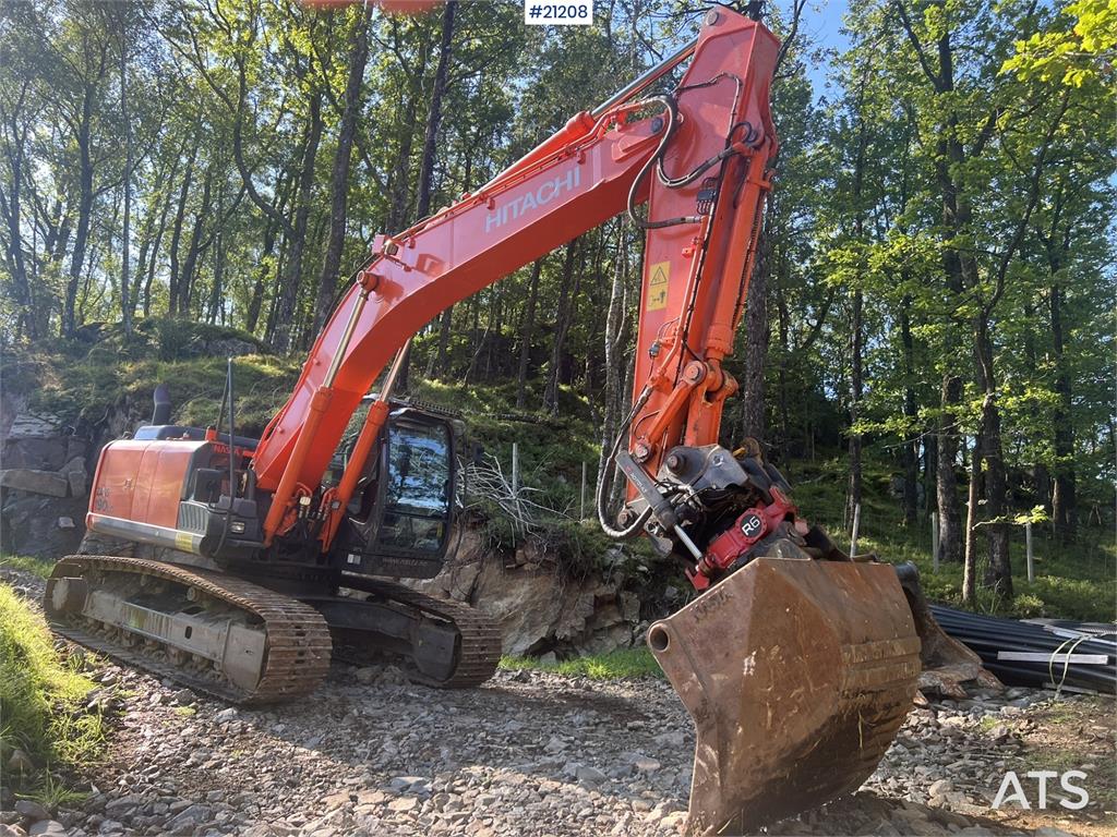 Hitachi zx190lc-5B excavator w/ rototilt, sanding bucket, 2016 21208 zx190lc-5B excavator w/ rototilt, sanding bucket, 201...