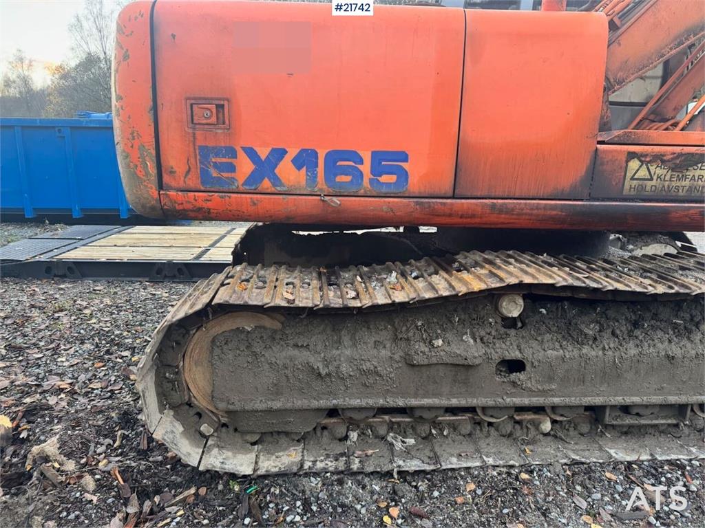 Hitachi EX165 Tracked Excavator with 2 Buckets 1998 21742 EX165 Tracked Excavator with 2 Buckets 1998 1 Crawler Excavators...