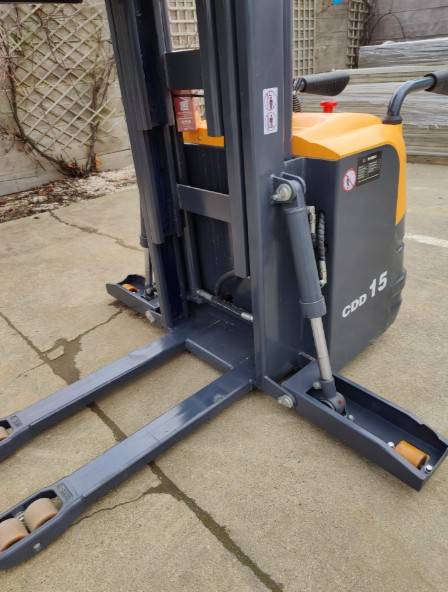 Stacker Nycheki EW15 Electric 2000kg 5.5m New Nycheki EW15 0 image 8